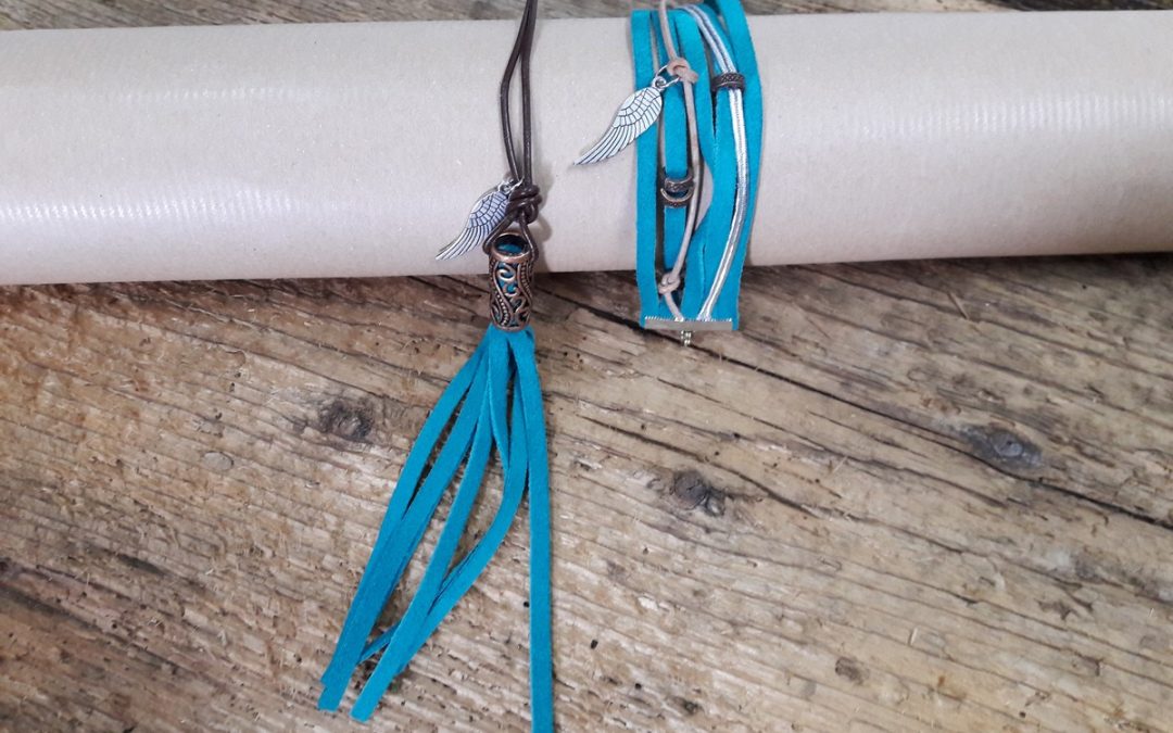 Set gioiello con frange in vera pelle.
