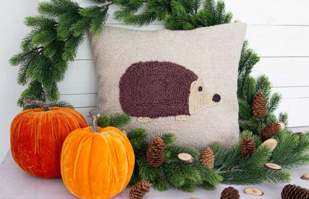 Bouclé Kissen mit Igel #3309