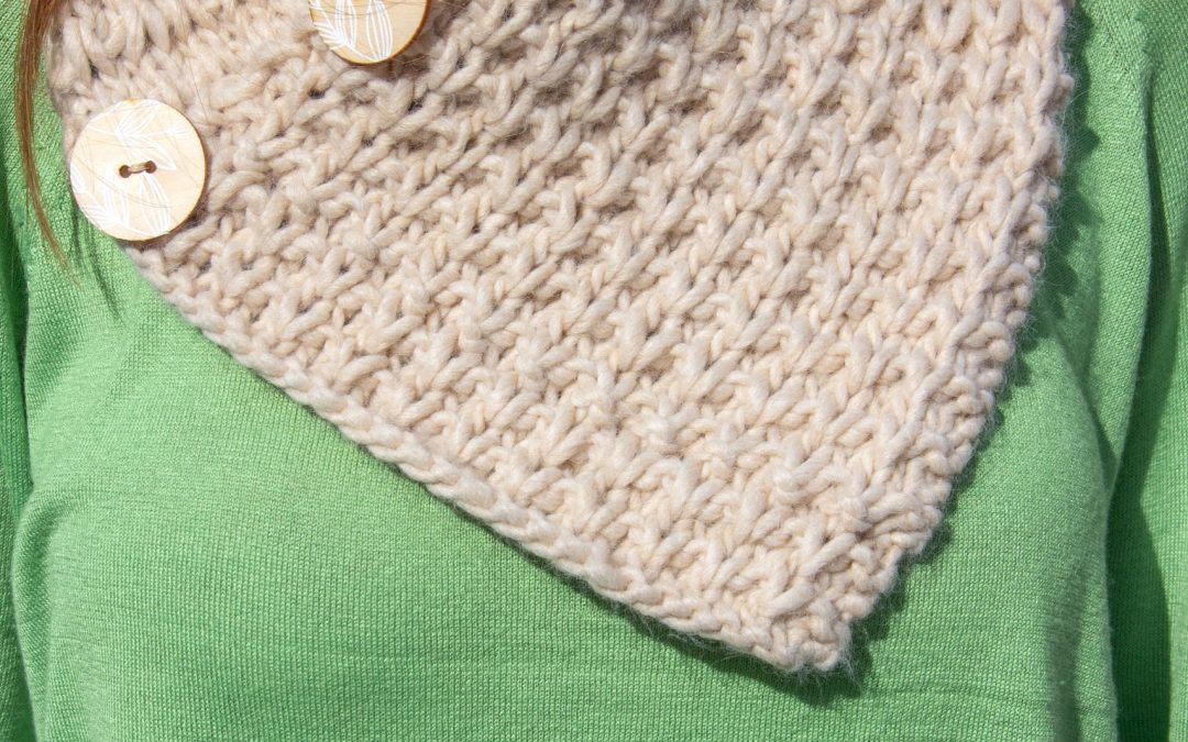 Gestrickter Schal mit Knöpfen #3399