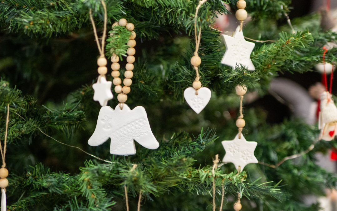 Weihnachtsdekorationen und Serviettenringe