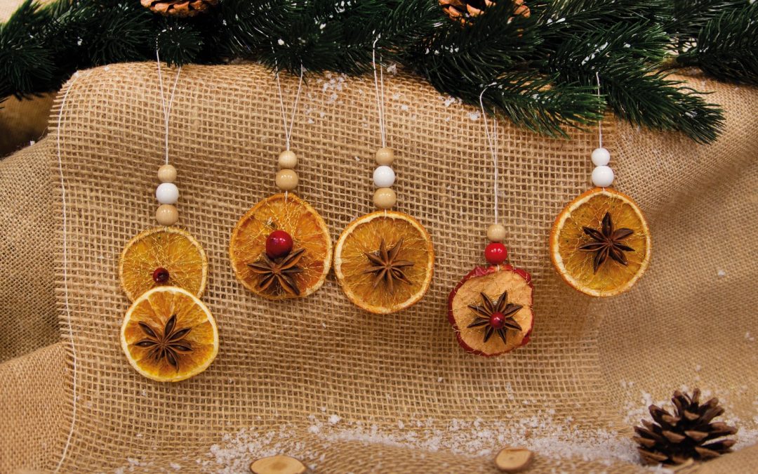 Weihnachtsschmuck mit Trockenfrüchten
