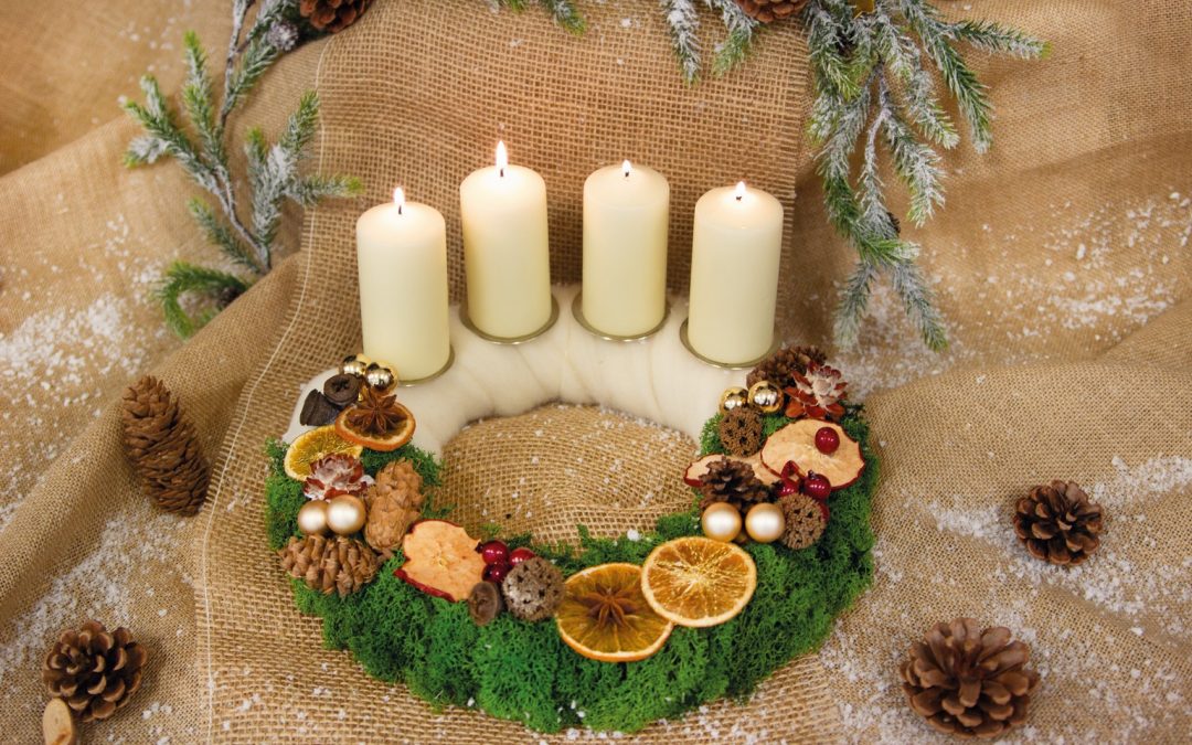 Adventskranz mit Kerzen